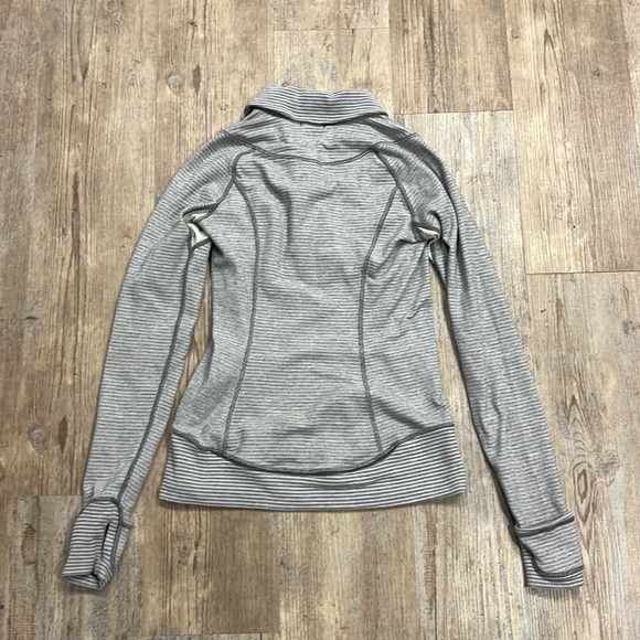 Lululemon women’s quarter zip top - Picture 5 of 5